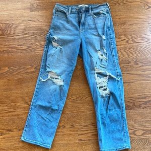 Hollister curvy high-rise vintage straight jeans, light blue wash, size 9S.